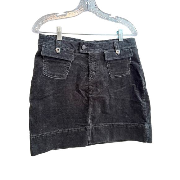 Patagonia Mini Corduroy Skirt
Women's Gray Stretch Size: 6 Organic Cotton - Picture 2 of 7